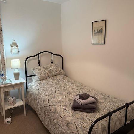 Single Room With Beautiful Garden Edinburgh Exterior photo