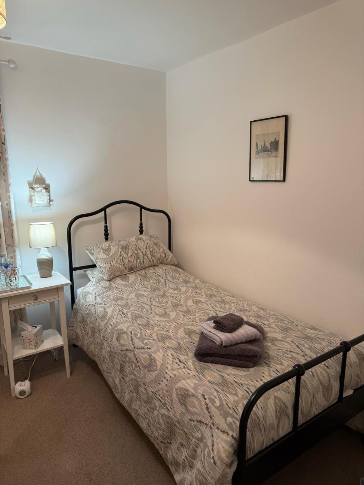 Single Room With Beautiful Garden Edinburgh Exterior photo